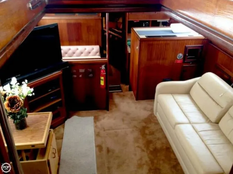 Slide: The Image of Hatteras 43 Double Cabin 1983 - 3