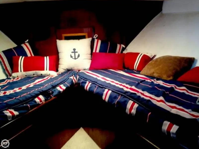 Slide: The Image of Hatteras 43 Double Cabin 1983 - 4