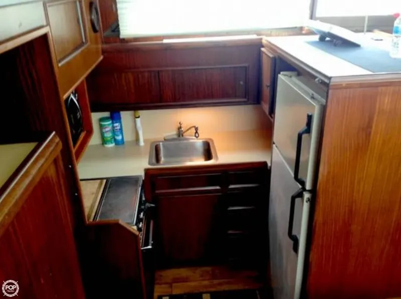 Slide: The Image of Hatteras 43 Double Cabin 1983 - 6