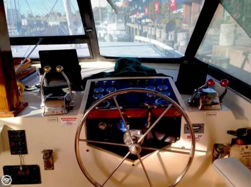 Slide: The Image of Hatteras 43 Double Cabin 1983 - 7