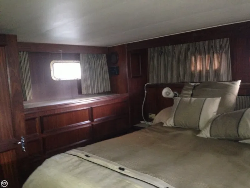 Slide: The Image of Hatteras 43 Double Cabin 1983 - 9