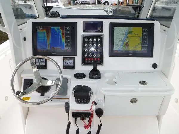 Slide: The Image of Everglades 355CCX Tournament Rigged 2014 - 9
