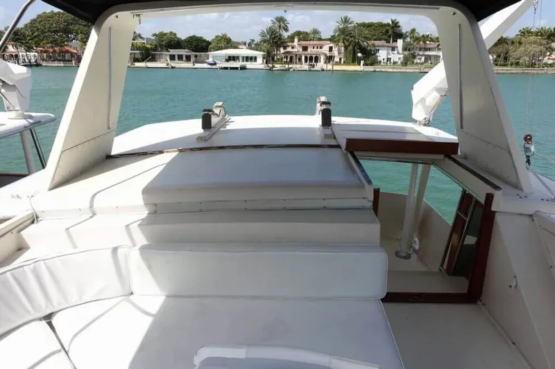 Slide: The Image of Carver Yachts Californian 45 Sundeck Double Cabin 1989 - 4