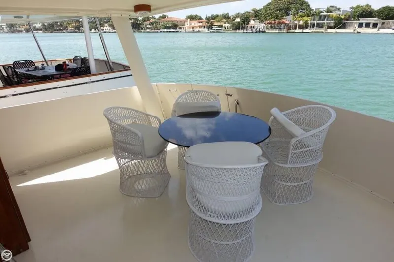 Slide: The Image of Carver Yachts Californian 45 Sundeck Double Cabin 1989 - 6