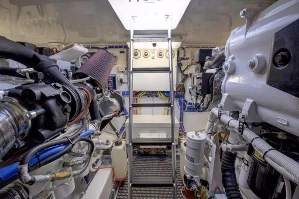 Slide: The Image of Hatteras 45 Express 2017 - 10