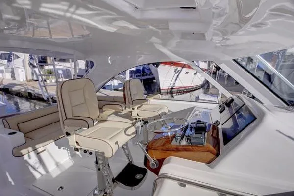 Slide: The Image of Hatteras 45 Express 2017 - 9