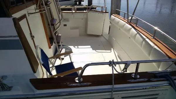 Slide: The Image of Bayliner 3888 Motoryacht 1990 - 2