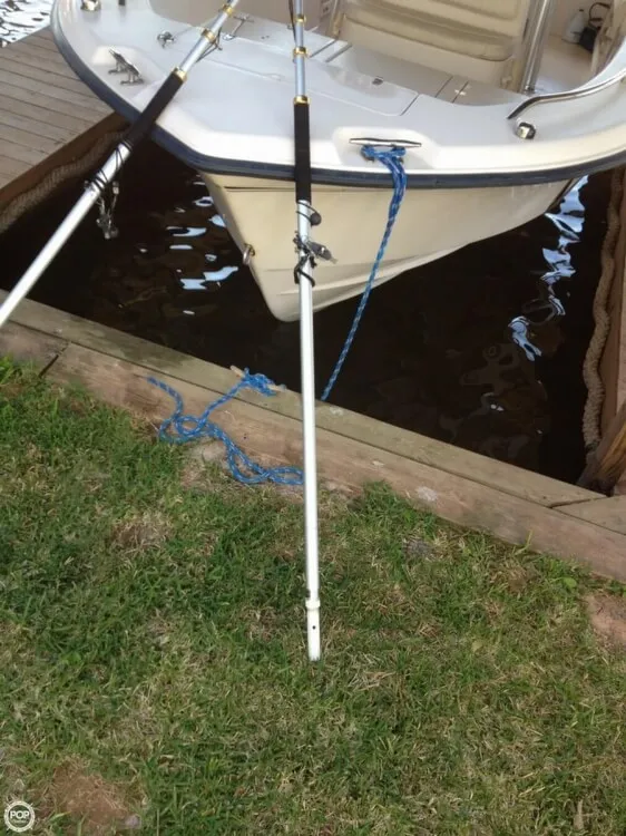 Slide: The Image of Grady-White 222 Fisherman 2004 - 7