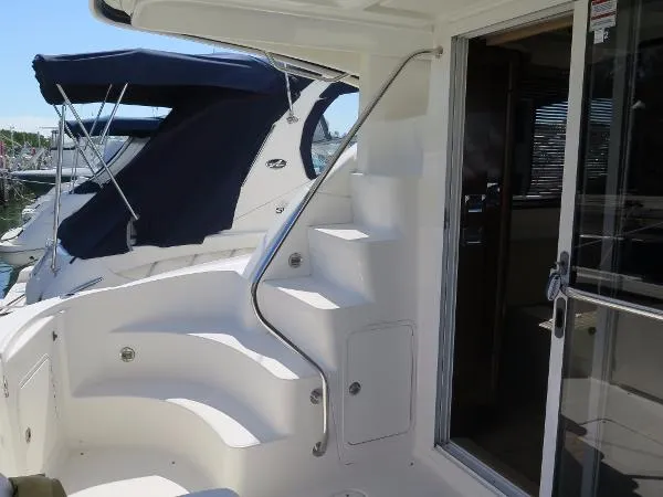 Slide: The Image of Sea Ray 390 Sedan Bridge 2010 - 8