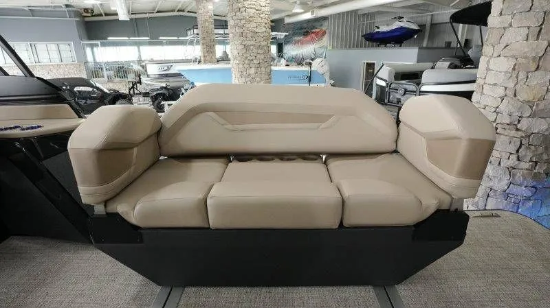 Slide: The Image of Flamingo Rove 24'│26' 2026 - 16