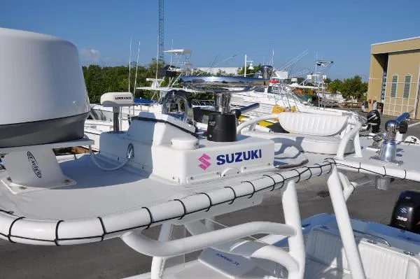 Slide: The Image of Yellowfin 34 2009 - 6