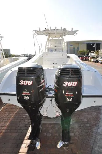 Slide: The Image of Yellowfin 34 2009 - 8