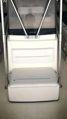 Slide: The Image of Boston Whaler 26 Outrage 1998 - 11