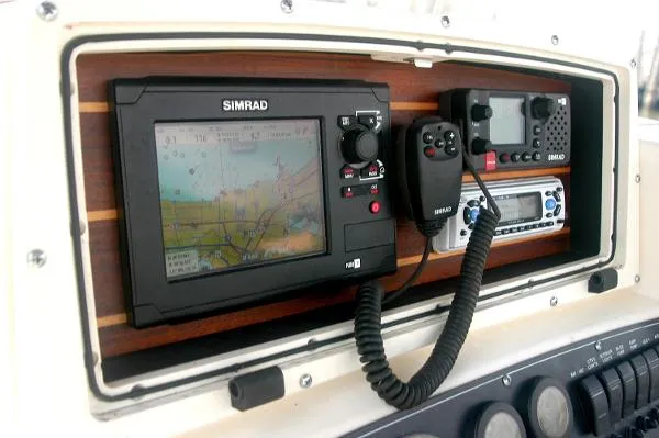 Slide: The Image of Boston Whaler 26 Outrage 1998 - 6
