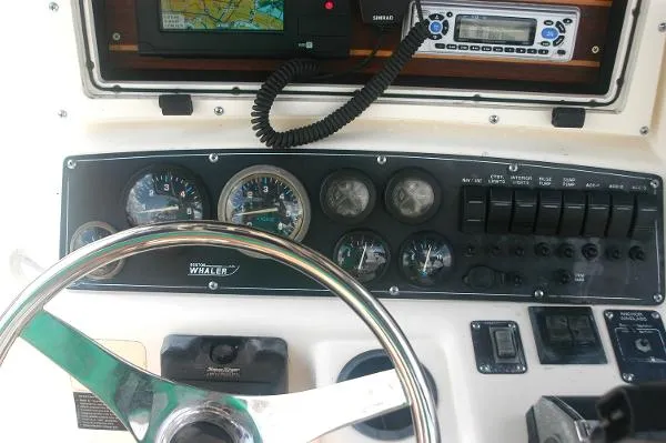 Slide: The Image of Boston Whaler 26 Outrage 1998 - 8
