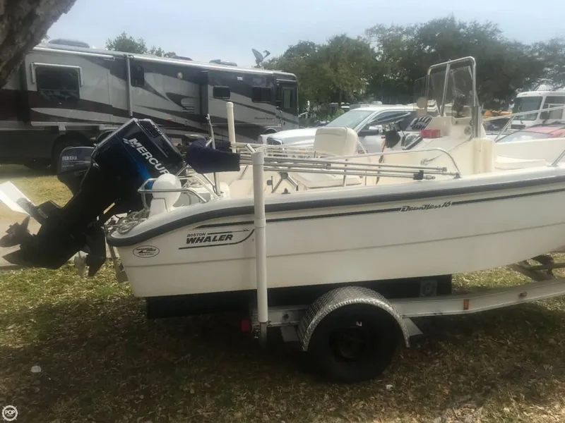 Slide: The Image of Boston Whaler Dauntless 16 2000 - 11