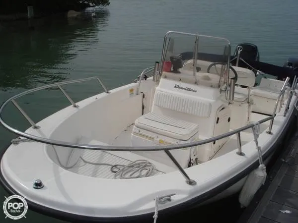 Slide: The Image of Boston Whaler Dauntless 16 2000 - 2