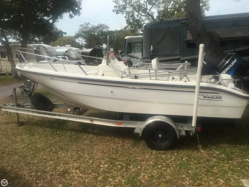 Slide: The Image of Boston Whaler Dauntless 16 2000 - 9