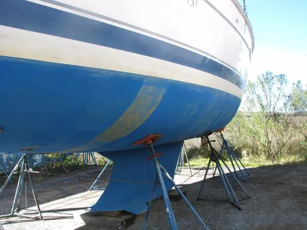 Slide: The Image of Hunter 450 Passage 2001 - 4