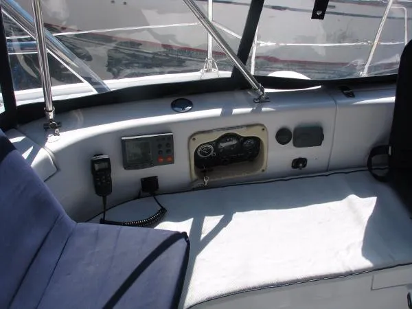 Slide: The Image of Hunter 450 Passage 2001 - 7