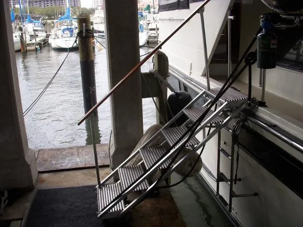 Slide: The Image of Californian FB Motor Yacht 1987 - 4