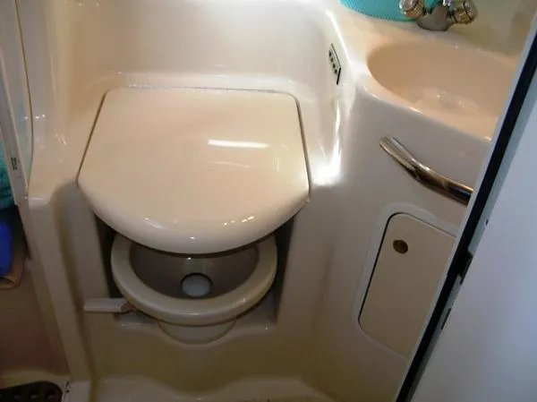 Slide: The Image of Sea Ray Sundancer 2000 - 2