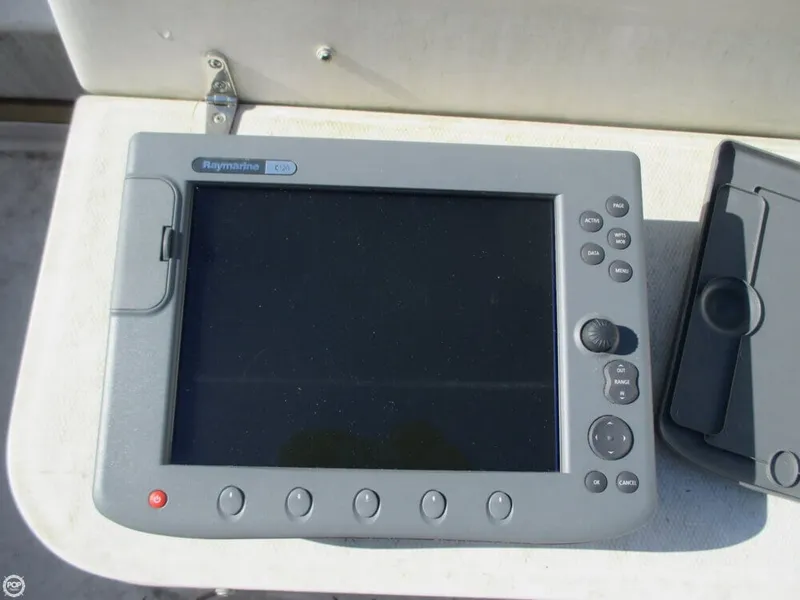 Slide: The Image of Grady-White 252 Sailfish Sportbridge 1994 - 5