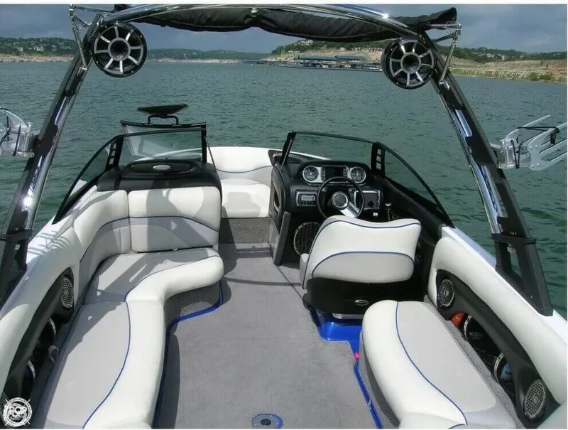 Slide: The Image of Malibu 23 LSV Wakesetter 2012 - 7