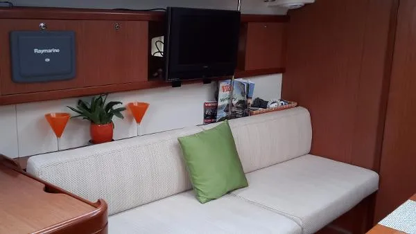 Slide: The Image of Beneteau 2008 - 10