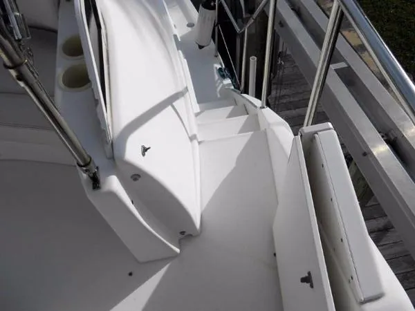 Slide: The Image of Silverton 351 Sedan Cruiser 1997 - 11