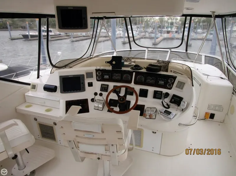 Slide: The Image of Sea Ray 560 DB (Sedan Bridge) 1998 - 8
