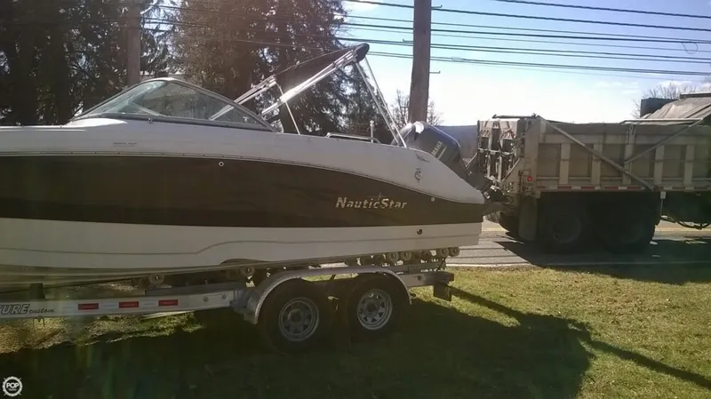 Slide: The Image of NauticStar 223 DC 2015 - 10