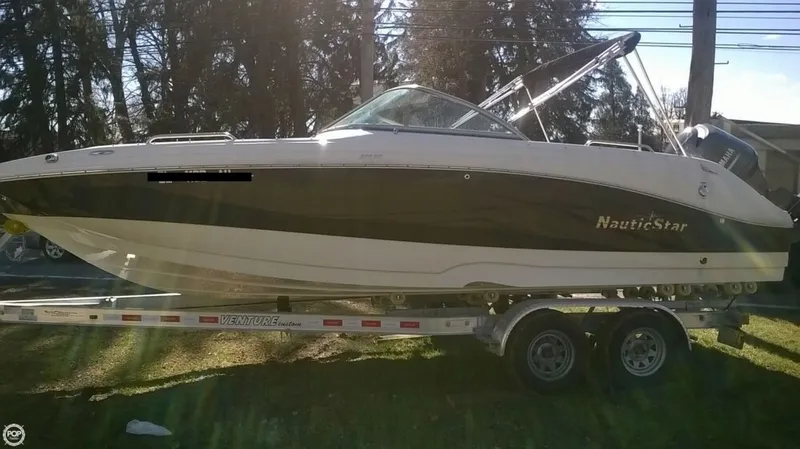 Slide: The Image of NauticStar 223 DC 2015 - 9