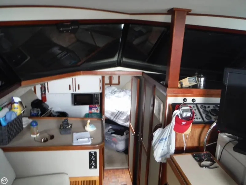 Slide: The Image of Carver Yachts 3207 1987 - 4