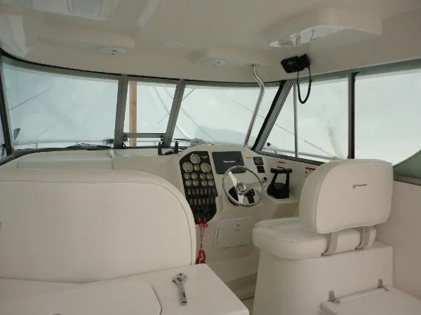Slide: The Image of Seaswirl 290 Pilot House 2005 - 7