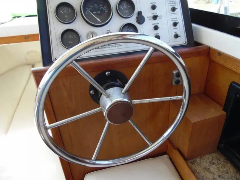 Slide: The Image of Carver Yachts Santa Cruz 2667 1985 - 10