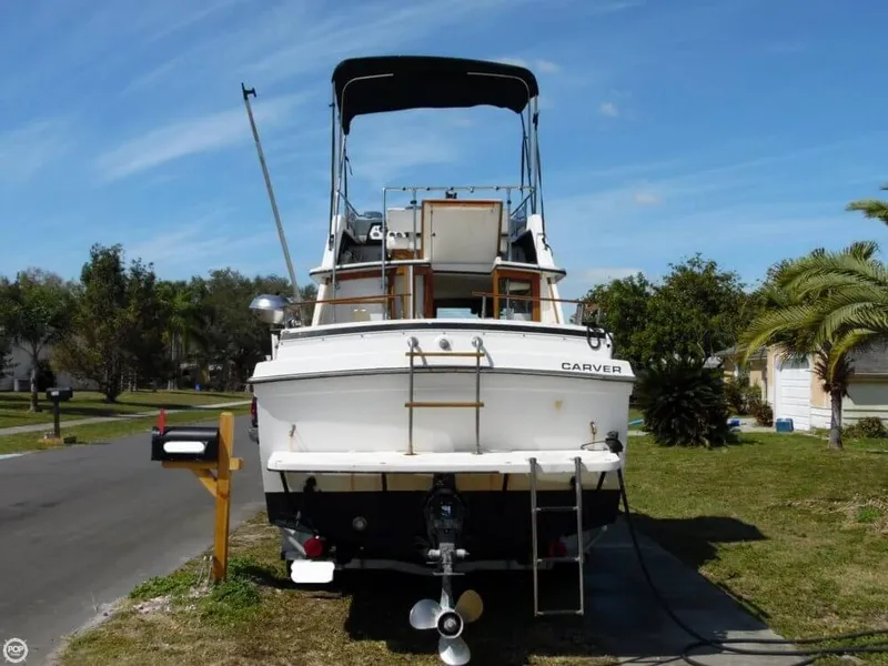 Slide: The Image of Carver Yachts Santa Cruz 2667 1985 - 3