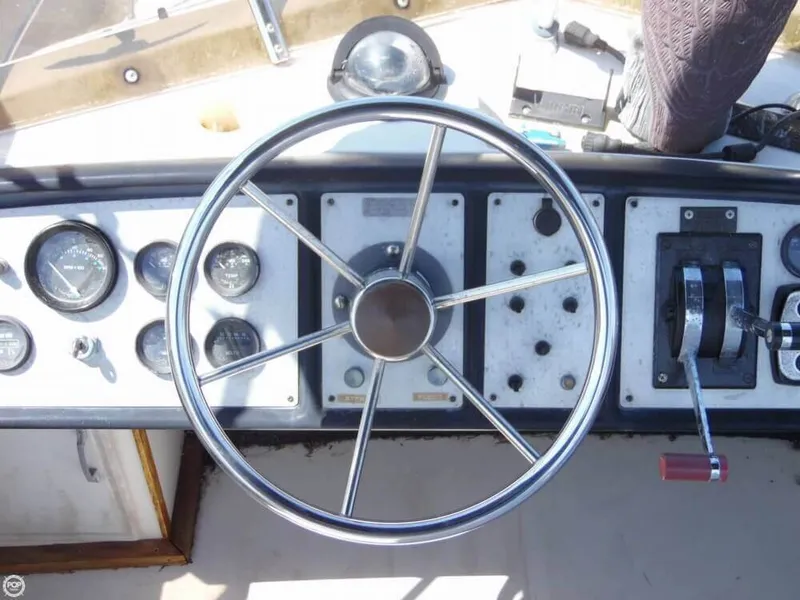 Slide: The Image of Carver Yachts Santa Cruz 2667 1985 - 8