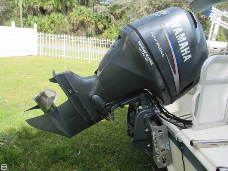 Slide: The Image of Hurricane 226RE Fun Deck Fishing 2006 - 10