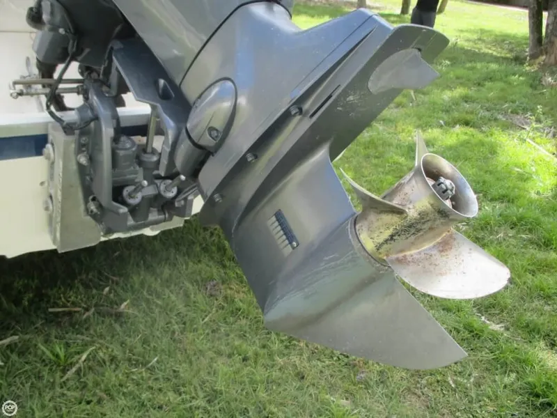 Slide: The Image of Hurricane 226RE Fun Deck Fishing 2006 - 11