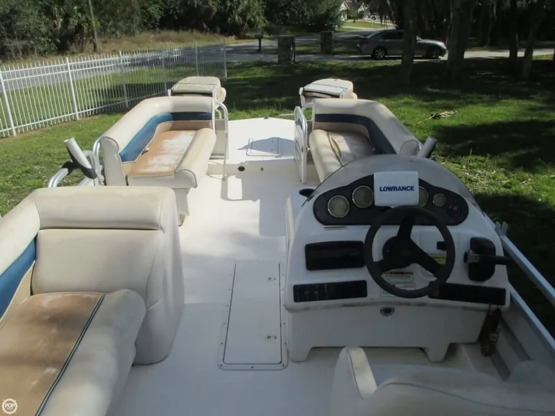 Slide: The Image of Hurricane 226RE Fun Deck Fishing 2006 - 4