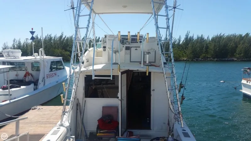 Slide: The Image of Bertram 33 Flybridge Cruiser 1990 - 10