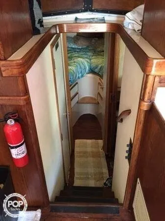 Slide: The Image of Bertram 33 Flybridge Cruiser 1990 - 5