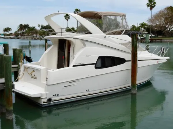 Slide: The Image of Silverton 330 Sport Bridge 2000 - 1