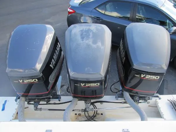 Slide: The Image of Contender Side Console 2000 - 6