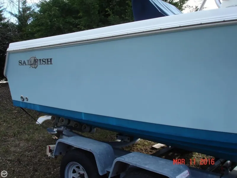 Slide: The Image of Sailfish 218 WAC - Walk Around Cuddy 2006 - 2