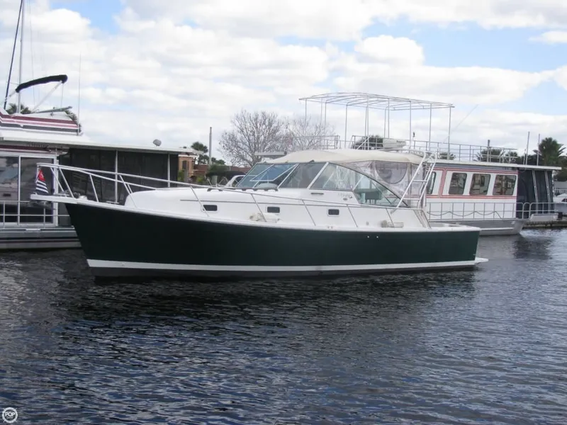 Slide: The Image of Mainship 34 Pilot 2001 - 4