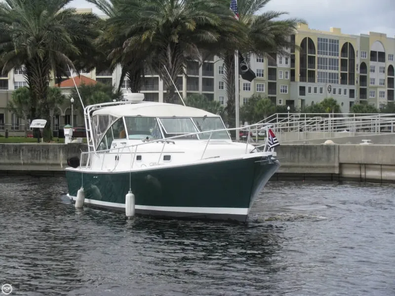 Slide: The Image of Mainship 34 Pilot 2001 - 9