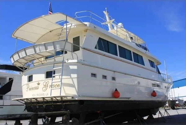 Slide: The Image of Hatteras 70 Motor Yacht 1989 - 3