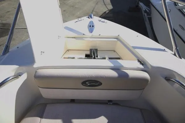 Slide: The Image of Scout 222 dorado 2008 - 4